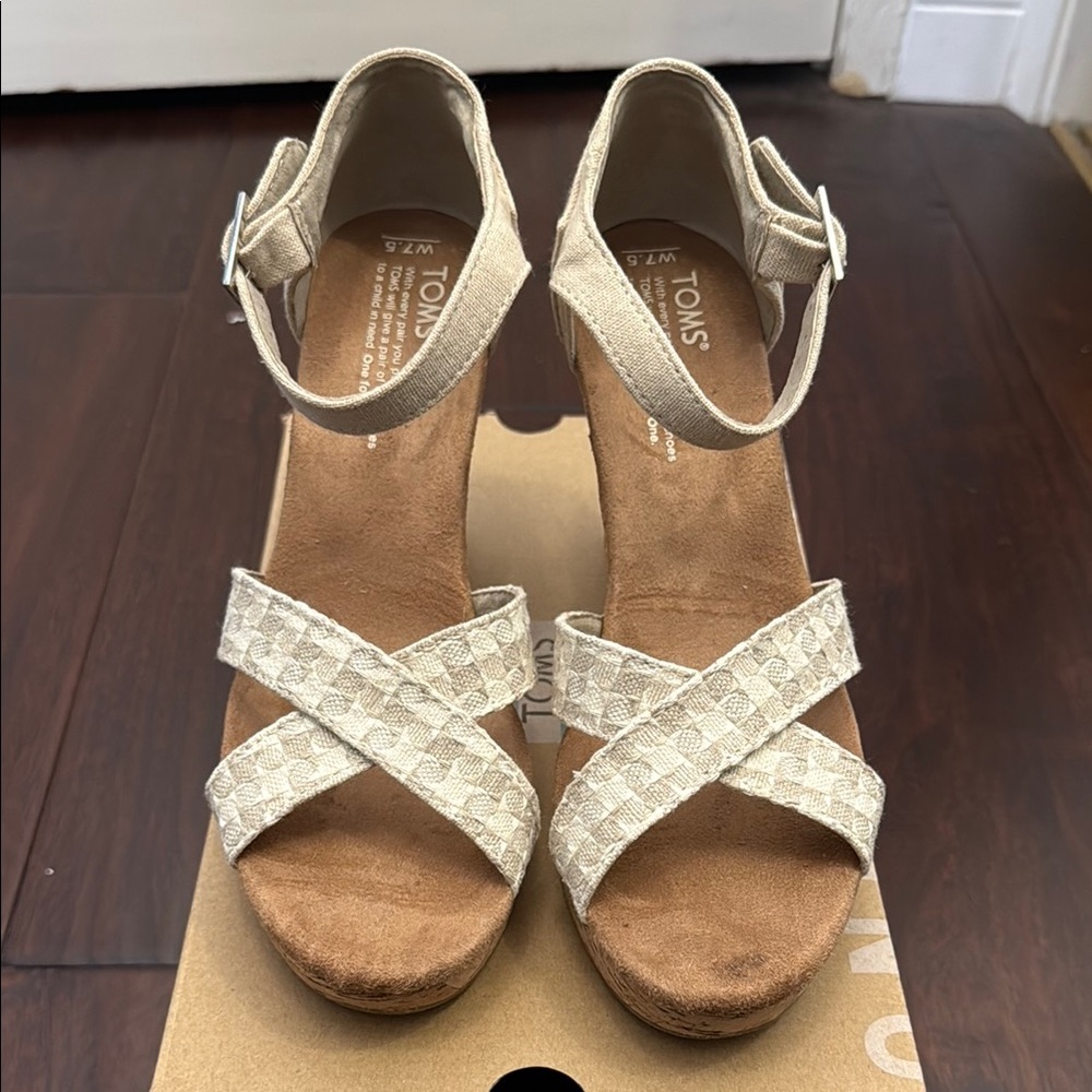 TOMS Women's 7.5 Strappy Wedges Brand New